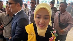 Atalia Ditemani Ridwan Kamil Hadiri Pelantikan Anggota DPR