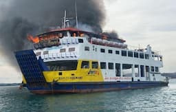 Kapal Roro KMP Tandeman Terbakar di Batam saat Labuh Jangkar, 12 ABK Selamat