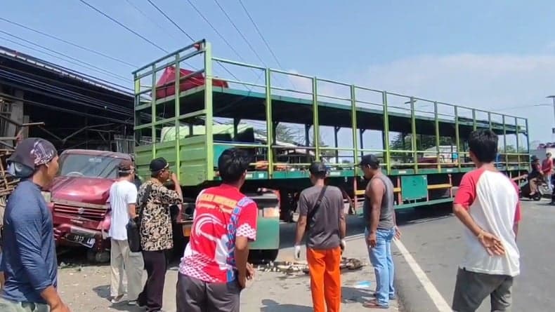 Kecelakaan Beruntun 6 Kendaraan di Pantura Arjawinangun Cirebon, 4 Orang Dilarikan ke RS