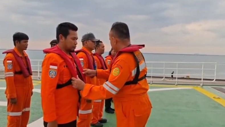 Pencarian 5 ABK Korban Kapal Tenggelam di Perairan Takalar Terkendala Cuaca Buruk