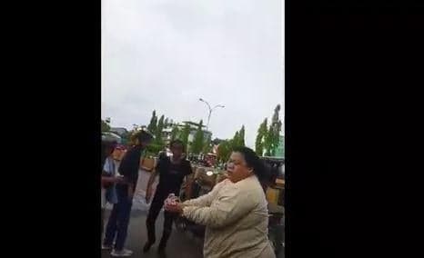 Viral Suami Istri Kembalikan Uang Temuan Rp3,4 Juta di Jalanan Palembang