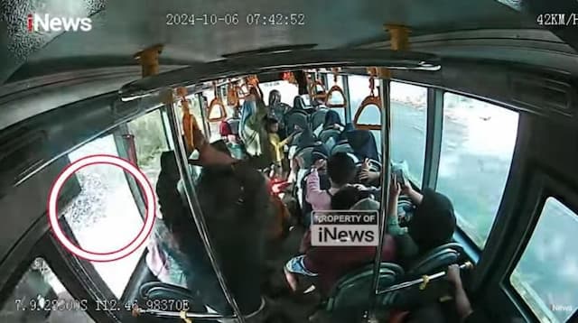 Bus Trans Jatim Dilempar Orang Tak Dikenal hingga Penumpang Panik, Petugas Cari Pelaku