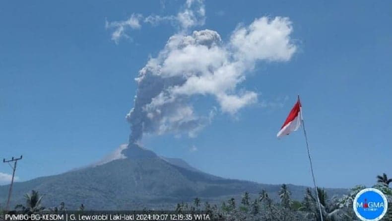 Gunung Lewotobi Laki-Laki di NTT Erupsi Hari Ini, Luncurkan Abu Vulkanis 1 Km