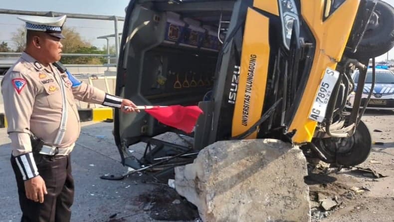 Kecelakaan Maut di Tol Sumo, Bus Rombongan Guru SMA Bawa 20 Orang