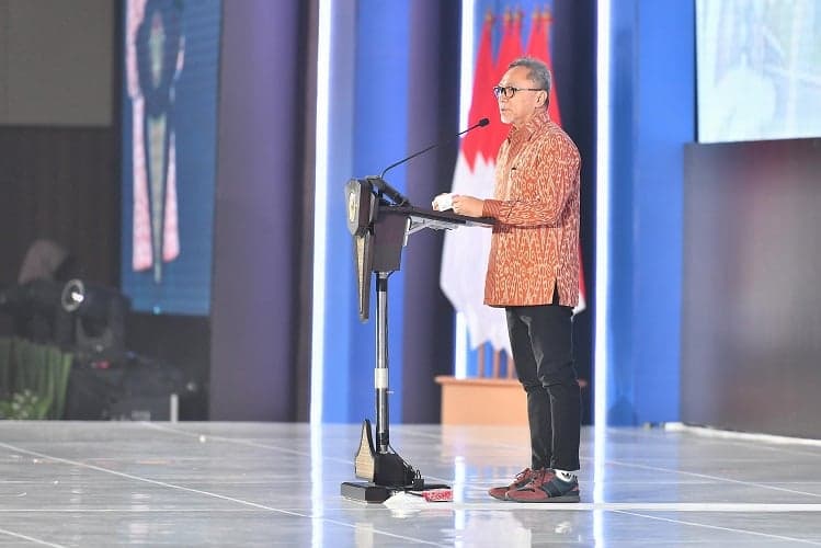 Zulhas Sapa Anindya Bakrie di Hadapan Jokowi: Kadin Sudah Akur, Kompak