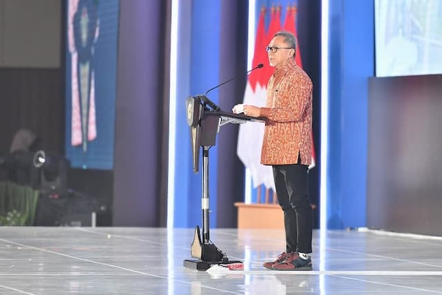 Zulhas Sapa Anindya Bakrie di Hadapan Jokowi: Kadin Sudah Akur, Kompak