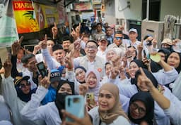 Ridwan Kamil Spontan ke Pasar Darurat, Disambut Hangat oleh Warga Kapuk