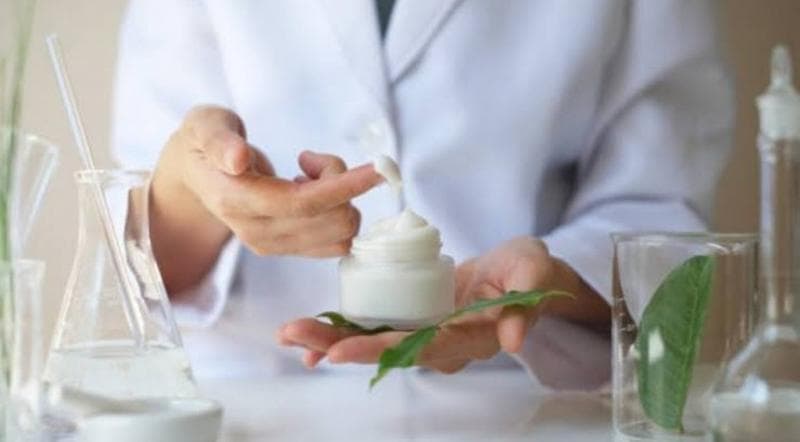 Viral Produk Skincare Overclaim Dibongkar Dokter, Ternyata Ini Efek Sampingnya Viral Produk Skincare Overclaim Dibongkar Dokter, Ternyata Ini Efek Sampingnya