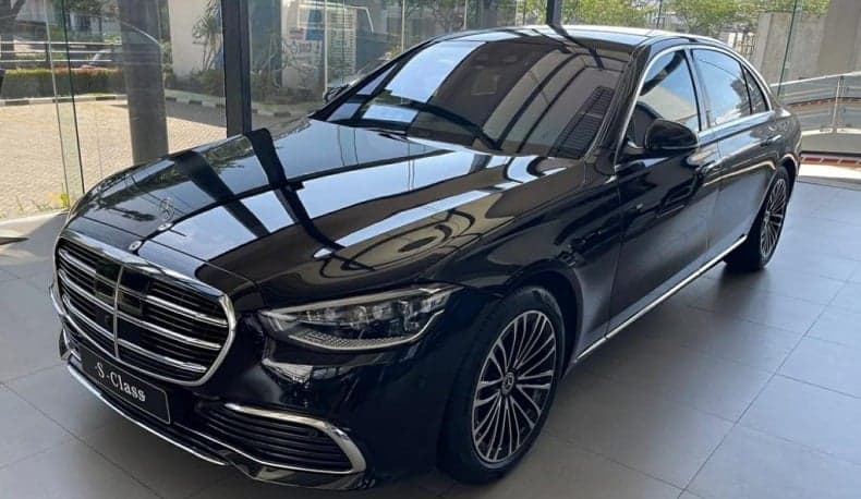 Puluhan Mercy S-Class Terparkir di GBK untuk Menteri Prabowo-Gibran? Ini Penjelasan Istana