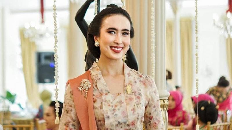 5 Potret Widiyanti Putri Wardhana dengan Kain Nusantara, Cantik Wanita Indonesia!