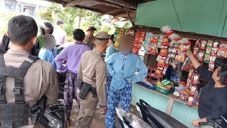 Miris! 4 Siswa SMP Terciduk Satpol PP Padang Asyik Main Domino saat Jam Sekolah