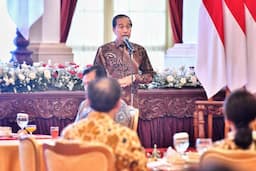 Presiden Jokowi Dapat Standing Ovation dari Para Menteri di Istana