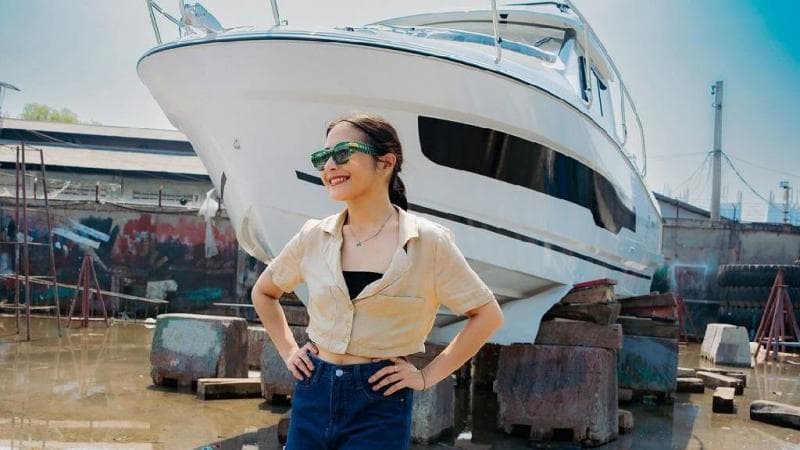 Prilly Latuconsina Beli Yacht Pakai Duit Sendiri, Dikta: Mimpi Aku Banget