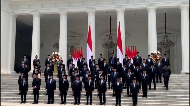 48 Menteri dan 5 Kepala Lembaga Kabinet Merah Putih Foto Bersama di Istana