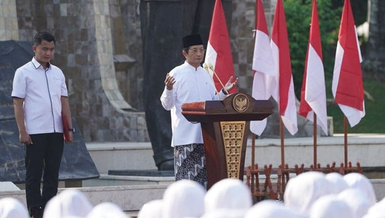 Menag Nasaruddin Umar Pimpin Apel Hari Santri 2024: Santri Bisa Menjadi Apa Saja!