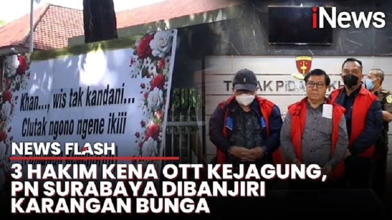 Penuh Sindiran, Deretan Karangan Bunga di PN Surabaya Jadi Perhatian Warga yang Melintas