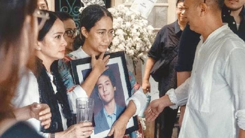 Kabar Duka, Anak Nia Dinata Meninggal di Usia 28 Tahun Kabar Duka, Anak Nia Dinata Meninggal di Usia 28 Tahun