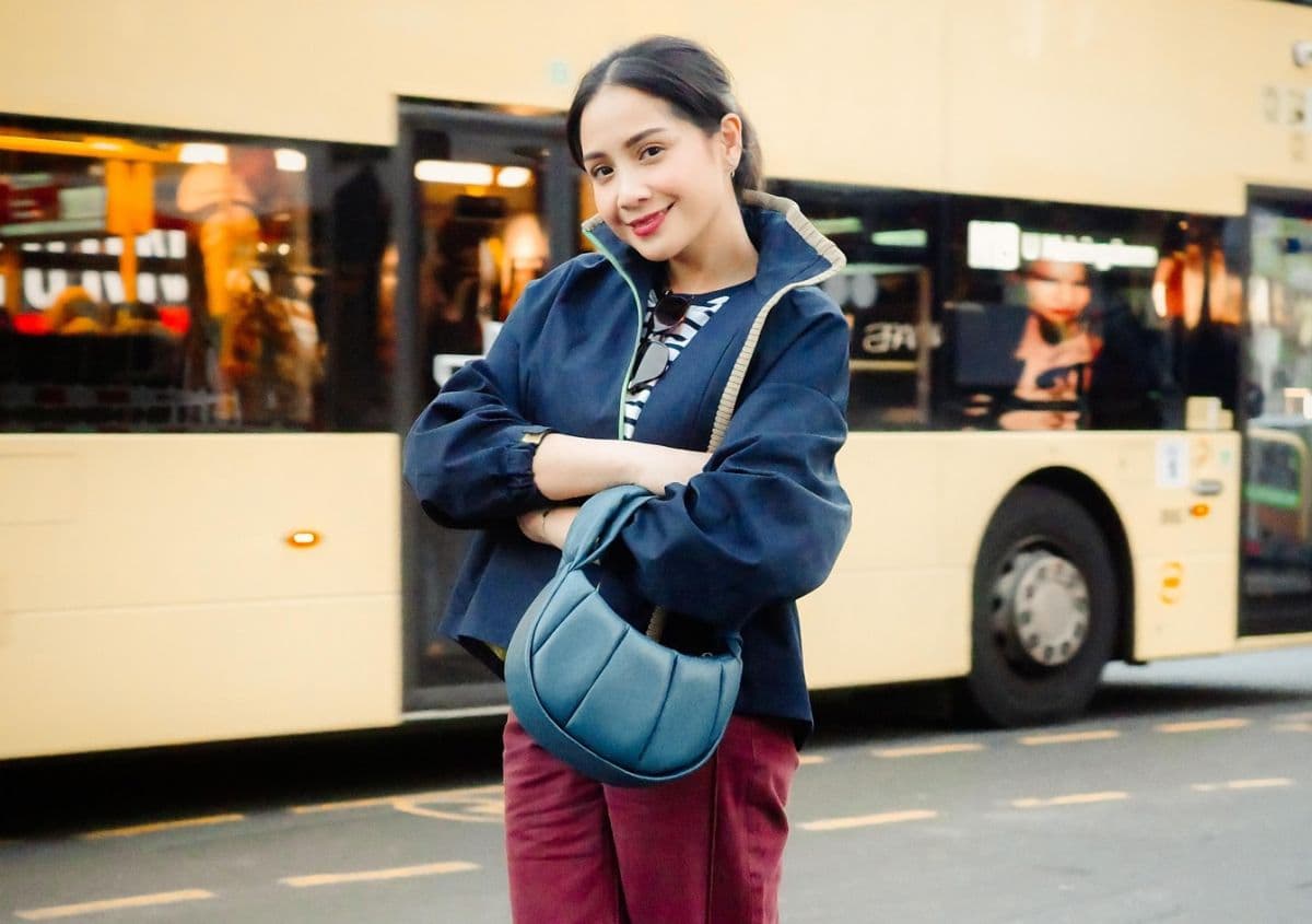 Nagita Slavina Pakai Bucket Hat Biru Sederhana, Harganya Rp10,4 Juta Bikin Netizen Istighfar