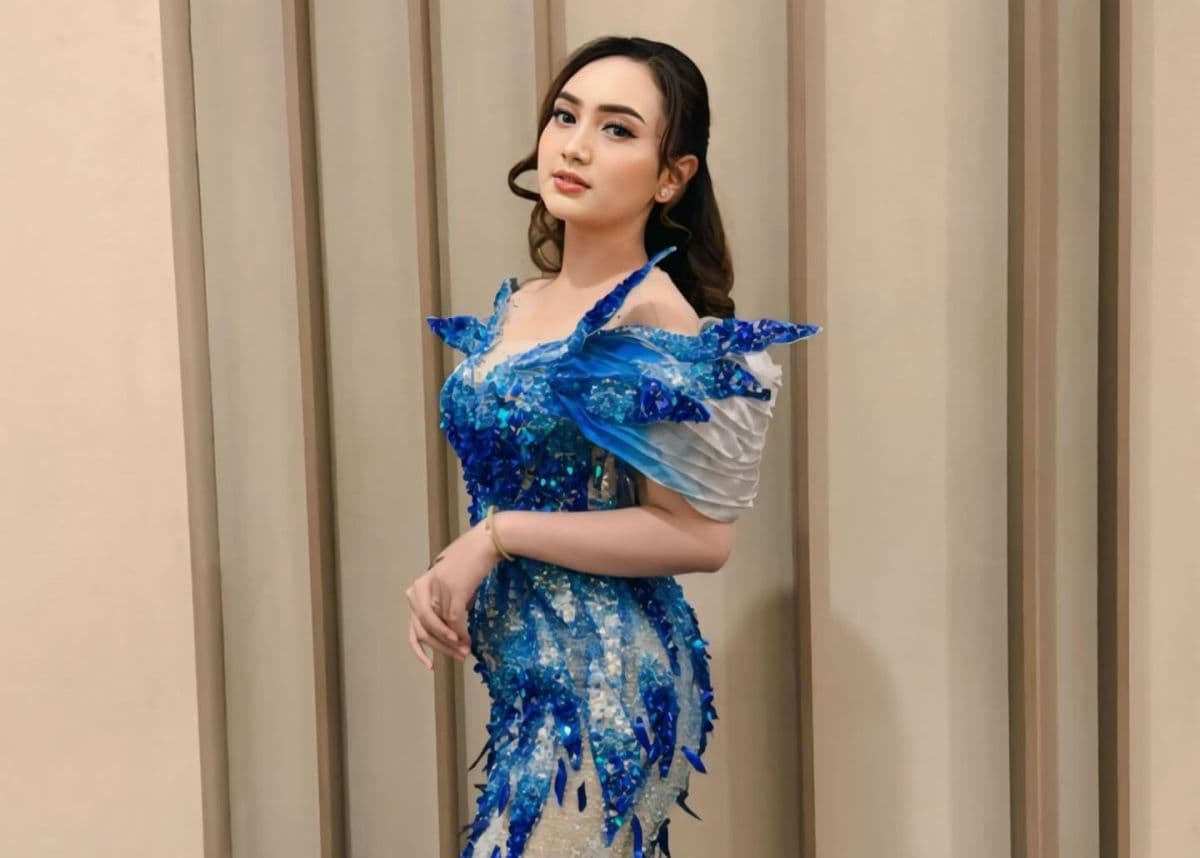Potret Pedangdut Cantik Jihan Audy, Tampil Glamor Pakai Dress Biru Potret Pedangdut Cantik Jihan Audy, Tampil Glamor Pakai Dress Biru