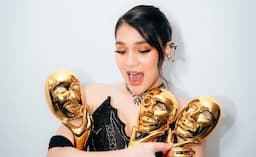 Doa di Depan Kakbah Terkabul, Davina Karamoy Borong 3 Piala IMA Awards 2024