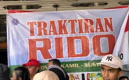 Dapat Makan Gratis dari Relawan RIDO, Pengemudi Ojol Bersyukur