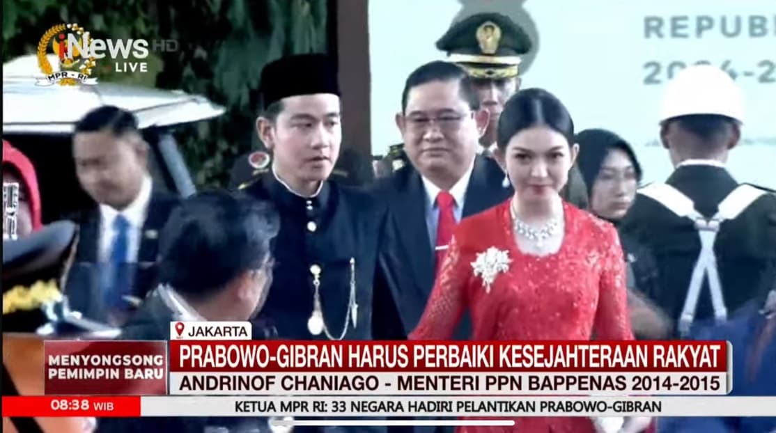 Gibran Gagah dengan Beskap saat Pelantikan, Didampingi Selvi Ananda Anggun Berkebaya Merah