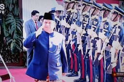 Tiba di Kompleks Parlemen, Prabowo Masuk ke Gedung MPR Sambil Hormat