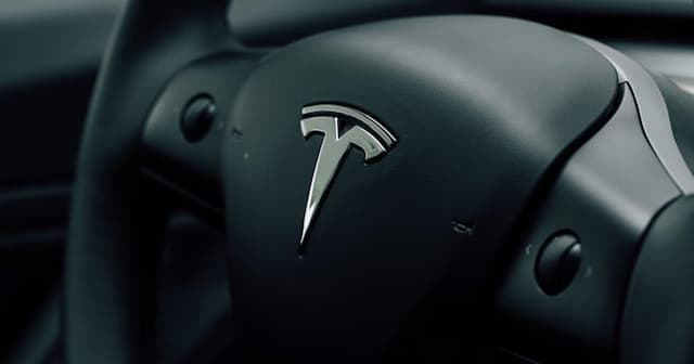 Diduga Sebabkan Kecelakaan Lalu Lintas, Sistem Autopilot Tesla Diselidiki Pihak Berwenang AS