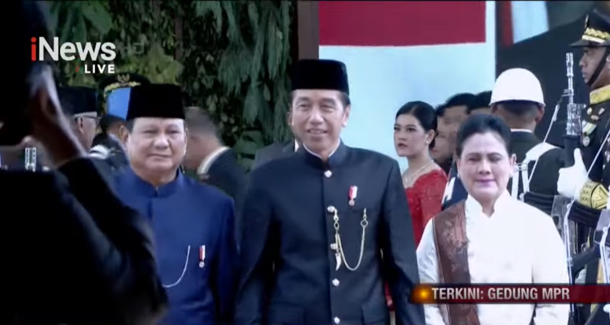 Potret Kompak Prabowo dan Jokowi Pakai Beskap Betawi di Pelantikan Presiden RI