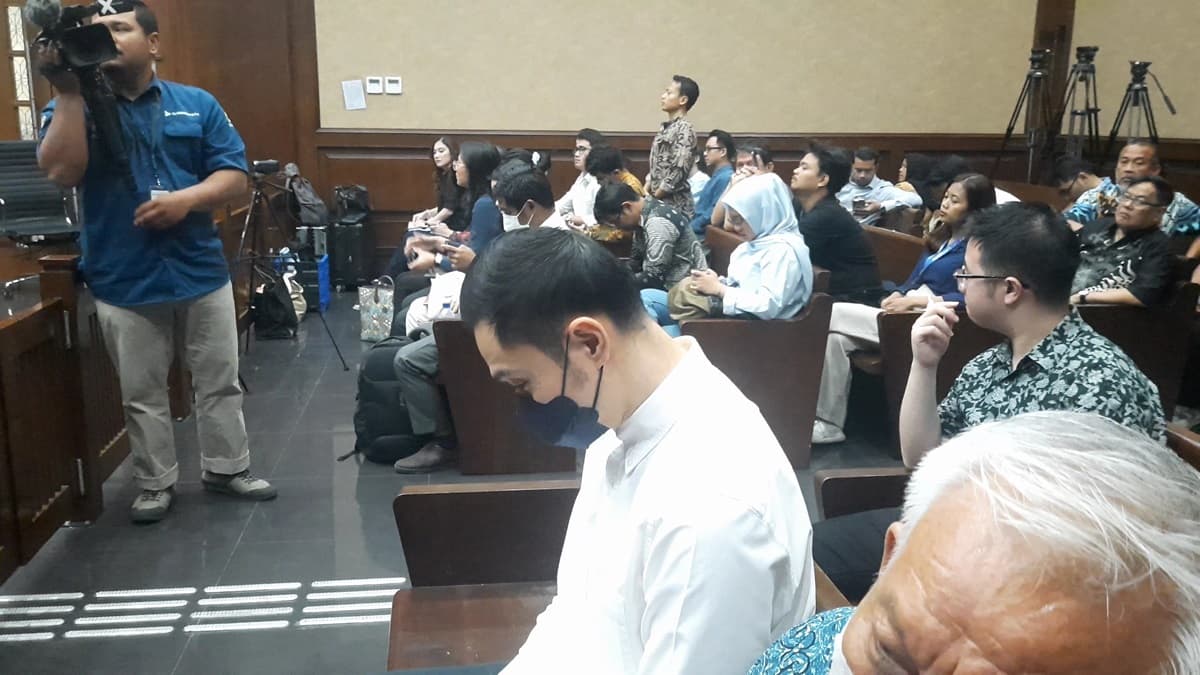 Intip Momen Harvey Moeis Berdoa Sebelum Sidang Kasus Pencucian Uang