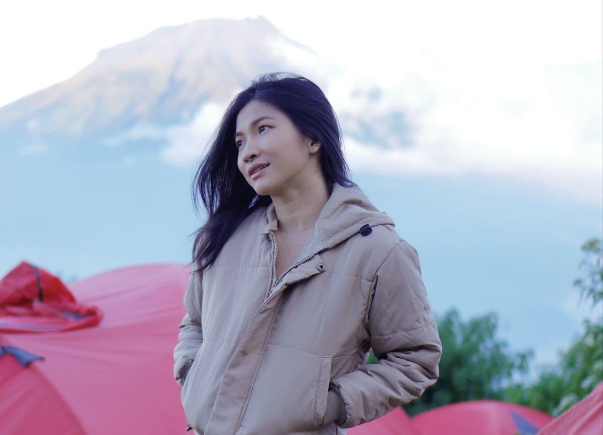 Potret Chatimeh si Istri Virtual Naik Gunung Sindoro, Idaman Para Petualang Potret Chatimeh si Istri Virtual Naik Gunung Sindoro, Idaman Para Petualang