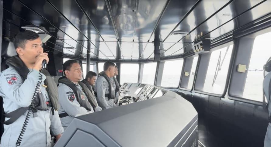 Tegang! Bakamla RI Usir Kapal China Coast Guard yang Masuk&nbsp;ke Perairan Indonesia