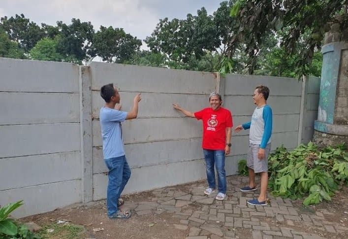 Tembok Beton Gang Besan Akhirnya Dibongkar, Warga Tangsel Sujud Syukur