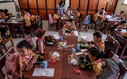 Program Makan Bergizi Gratis Dimulai 2 Januari, DPR Sarankan Fokus Sasar Anak TK hingga SMP