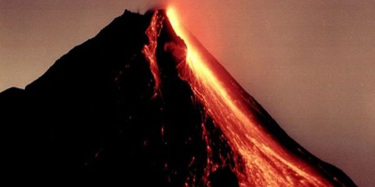 Peristiwa 26 Oktober: Gunung Merapi Meletus Tewaskan Juru Kunci Legendaris Mbah Maridjan