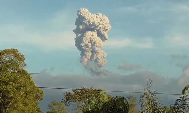 Kesaksian Warga Detik-Detik Gunung Marapi Meletus, Dentuman Kuat seperti Gempa