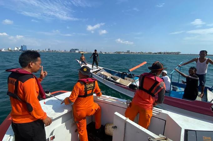 Dihantam Gelombang, 4 Penumpang Kapal Jolloro Terlempar ke Laut