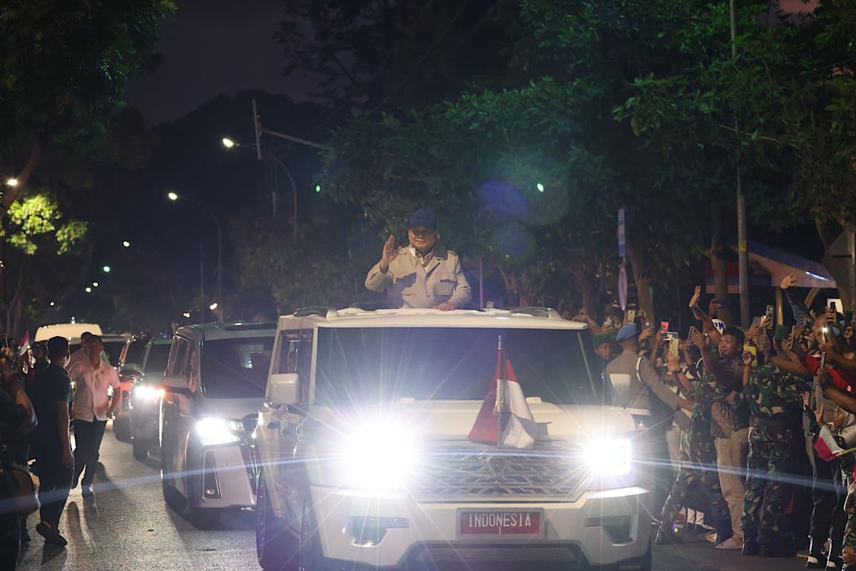 Prabowo Minta Seluruh Kabinet Merah Putih Gunakan Mobil Buatan Anak Bangsa