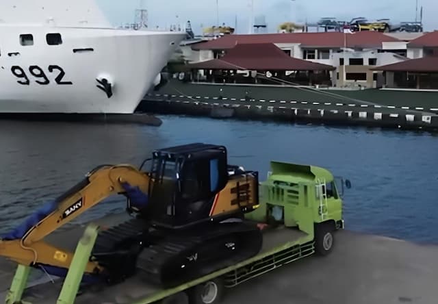 16 Alat Berat Dikirim dari Pelabuhan Kolinlamil Bantu Percepatan Pemulihan Aceh 16 Alat Berat Dikirim dari Pelabuhan Kolinlamil Bantu Percepatan Pemulihan Aceh