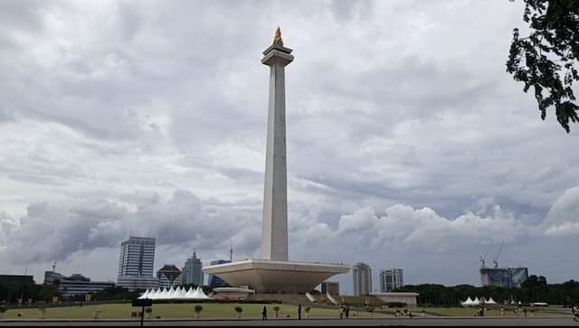 Monas Padat Pengunjung saat Libur Nataru, Didominasi Rombongan Keluarga Monas Padat Pengunjung saat Libur Nataru, Didominasi Rombongan Keluarga