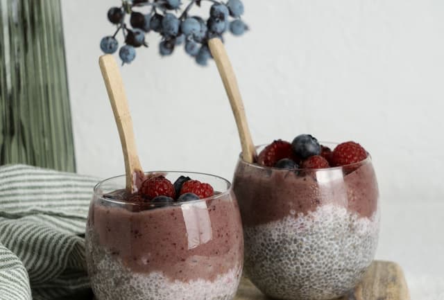 Chia Seed Pudding vs Yogurt, Mana yang Lebih Sehat untuk Sarapan? Chia Seed Pudding vs Yogurt, Mana yang Lebih Sehat untuk Sarapan?