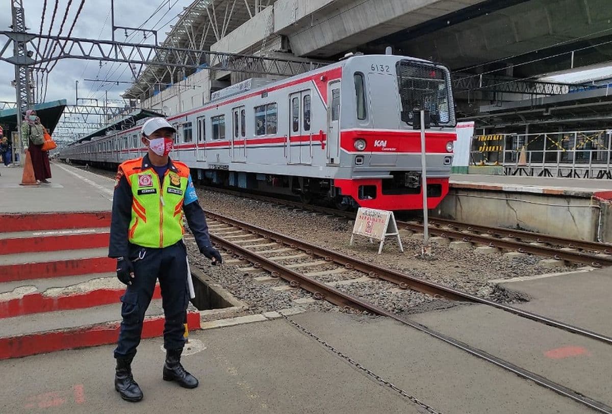 Rel Bermasalah di Cilebut–Bogor, KRL Hanya Satu Jalur dan Sejumlah Perjalanan Dipangkas Rel Bermasalah di Cilebut–Bogor, KRL Hanya Satu Jalur dan Sejumlah Perjalanan Dipangkas