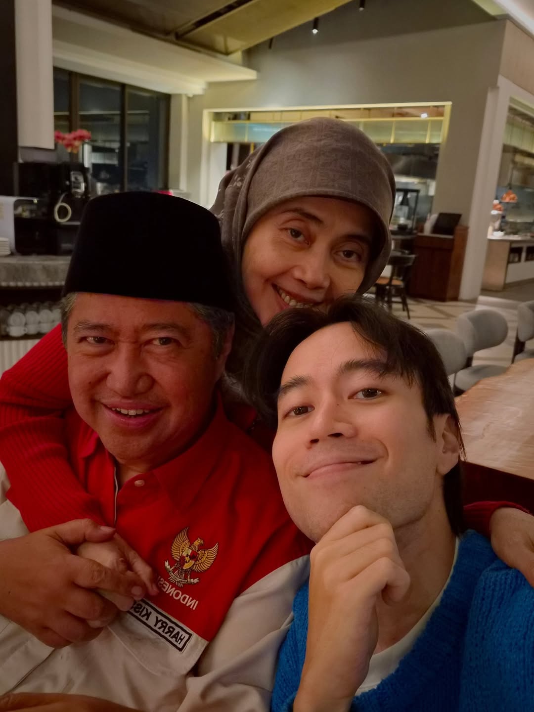 Baju ‘Fancy’ Vidi Aldiano Disumbangkan ke Panti Asuhan, Harry Kiss: Ustaznya Jadi Keren Baju ‘Fancy’ Vidi Aldiano Disumbangkan ke Panti Asuhan, Harry Kiss: Ustaznya Jadi Keren