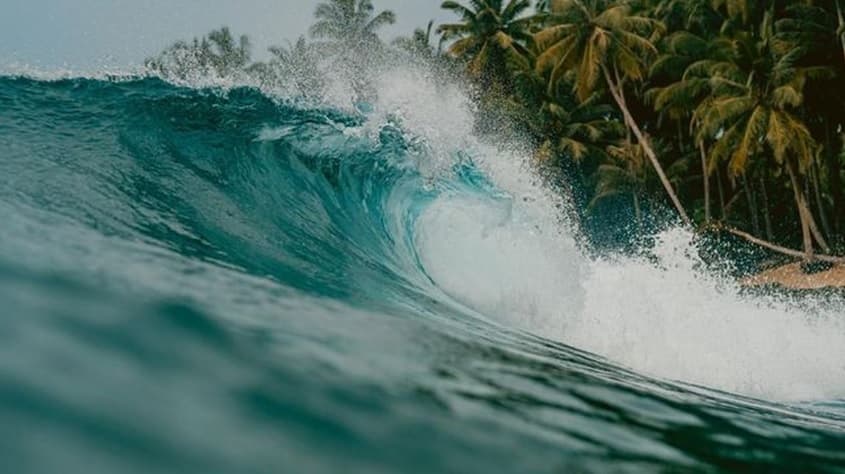 Awas Tsunami!Warga Panik Berhamburan, Air Laut Surut 4 Meter saat Gempa Besar M 7,6 Awas Tsunami!Warga Panik Berhamburan, Air Laut Surut 4 Meter saat Gempa Besar M 7,6