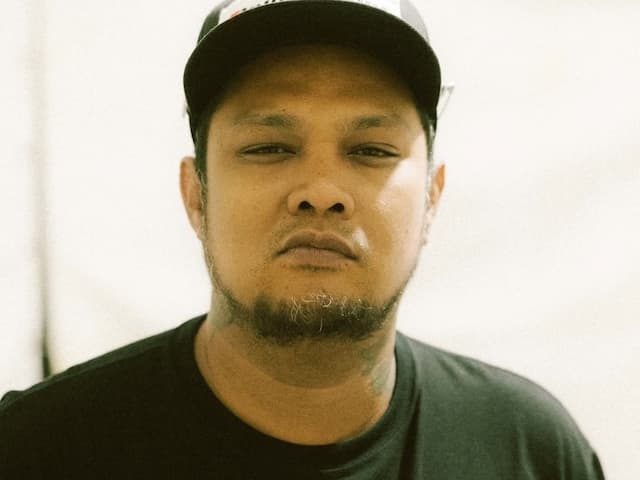 Virgoun Beri Dukungan Doa untuk Inara Rusli di Tengah Kasus Hukum Virgoun Beri Dukungan Doa untuk Inara Rusli di Tengah Kasus Hukum