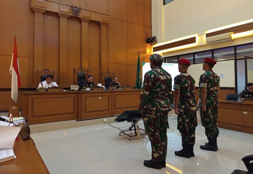 Seragam 3 Anggota Kopassus Terdakwa Pembunuhan Kacab Bank Jadi Sorotan Seragam 3 Anggota Kopassus Terdakwa Pembunuhan Kacab Bank Jadi Sorotan