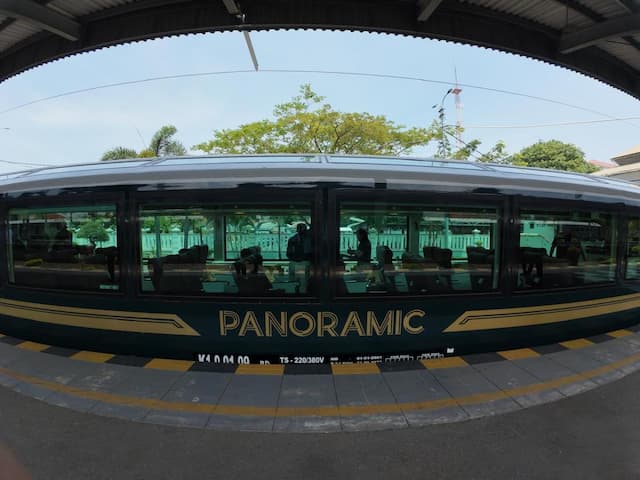 Penjualan Tiket Kereta Tembus 1,3 Juta saat Libur Panjang Penjualan Tiket Kereta Tembus 1,3 Juta saat Libur Panjang