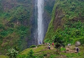 5 Fakta Curug Citambur, Air Terjun 3 Tingkat yang Viral karena Rumah Abah Jajang