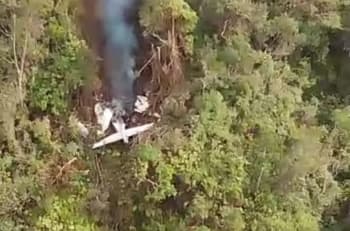 Pesawat Semuwa Air Ditemukan Jatuh di Tengah Hutan Papua, Asap Hitam Mengepul