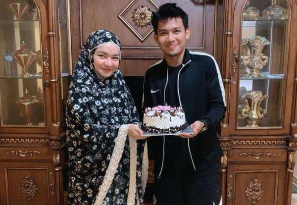 Usai Berjuang Bersama Timnas Indonesia di Piala AFF 2020, Witan Sulaeman Langsung Lamar sang Kekasih Usai Berjuang Bersama Timnas Indonesia di Piala AFF 2020, Witan Sulaeman Langsung Lamar sang Kekasih